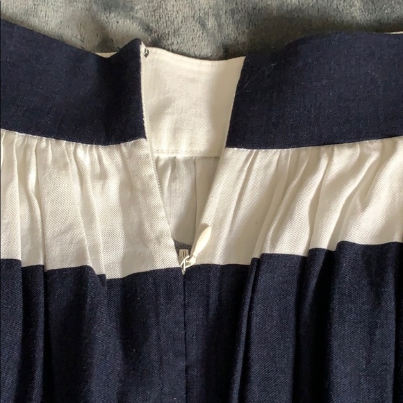 Women’s Banana Republic navy and white stripe skirt - Picture 4 of 7